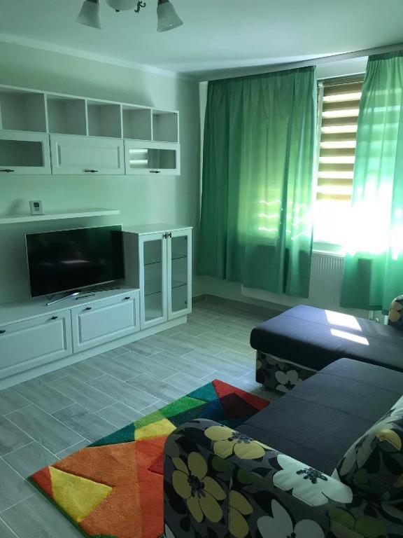 Apartment Center Tt *